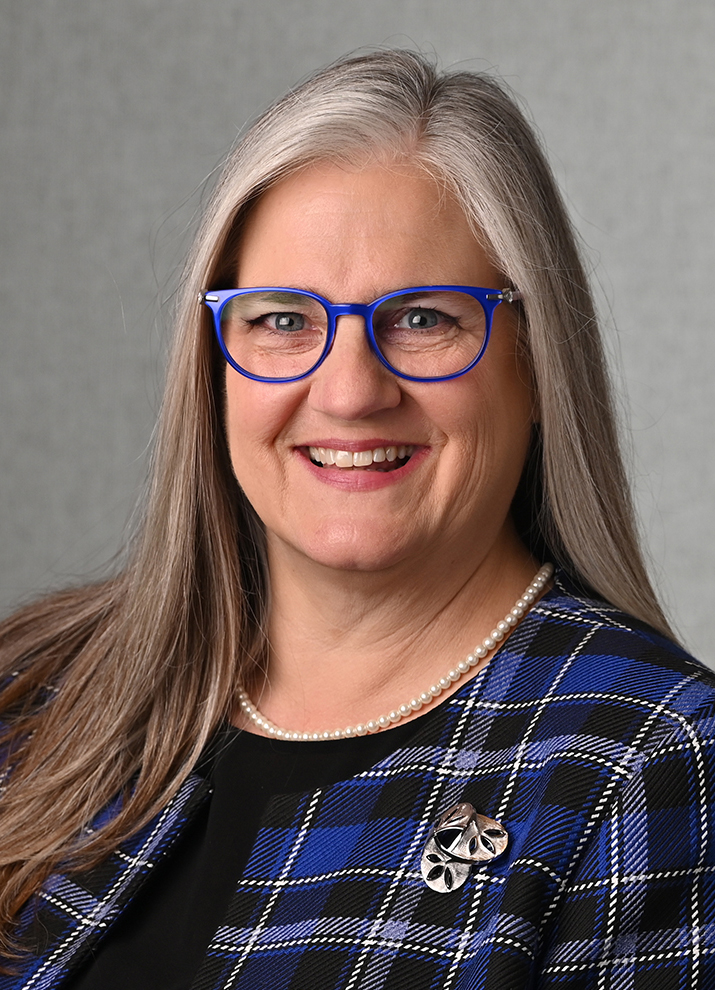 Carolyn Olson headshot